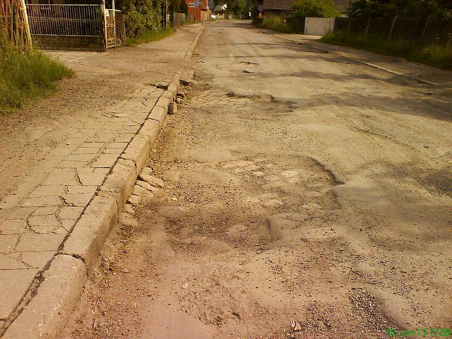 Iłowa. Droga wojewódzka na południe
