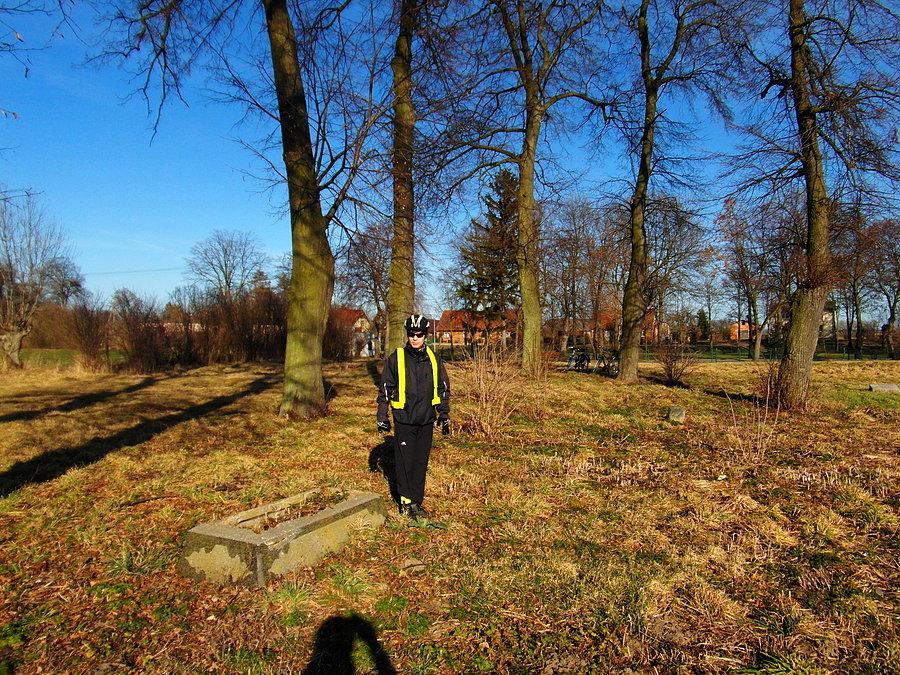 Pozostałości cmentarza mennonickiego w Lichnowach