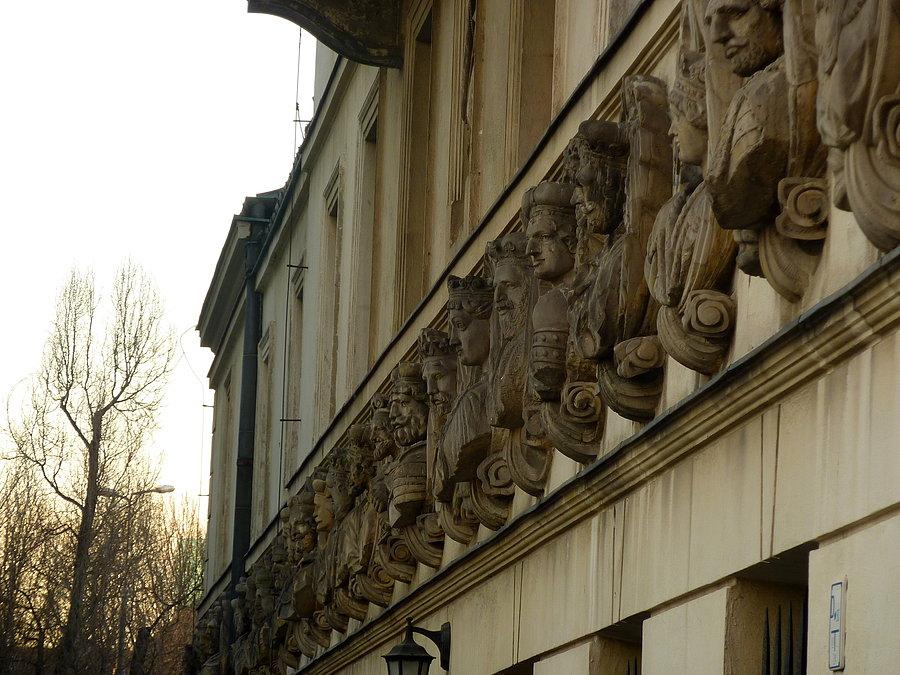 Dekoracja Domu pod Królami, czyli Pałacu Daniłowiczów, czyli budynku Biblioteki Załuskich, czyli siedziba ZAiKS-u