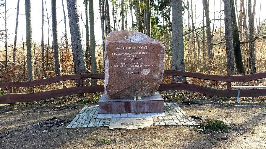 Kamień pamiątkowy Koła Łowieckiego "Jedność" w okolicach Zapowiednika