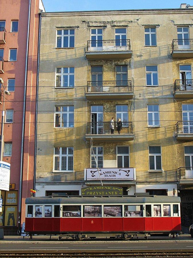 Berlinka przed Teatrem Kamienica