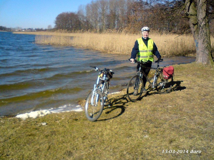 13-03-2014. Ja nad jeziorem Damaszka, podczas wspólnej wycieczki rowerowej z Markiem po Kociewiu