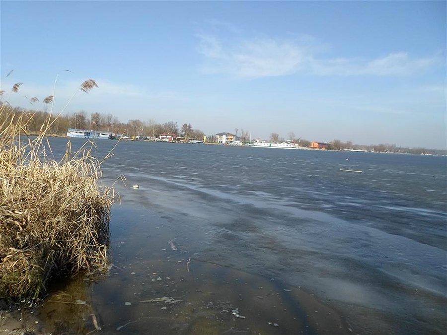 Jeszcze pod lodem