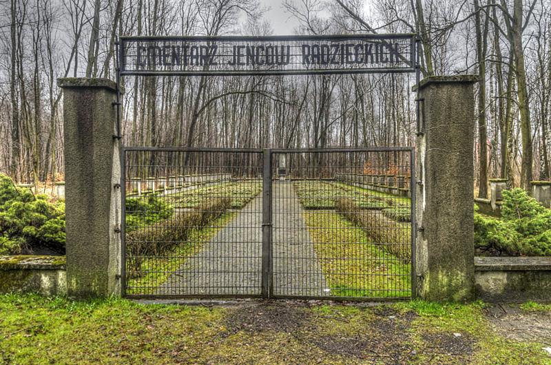 Przed bramą