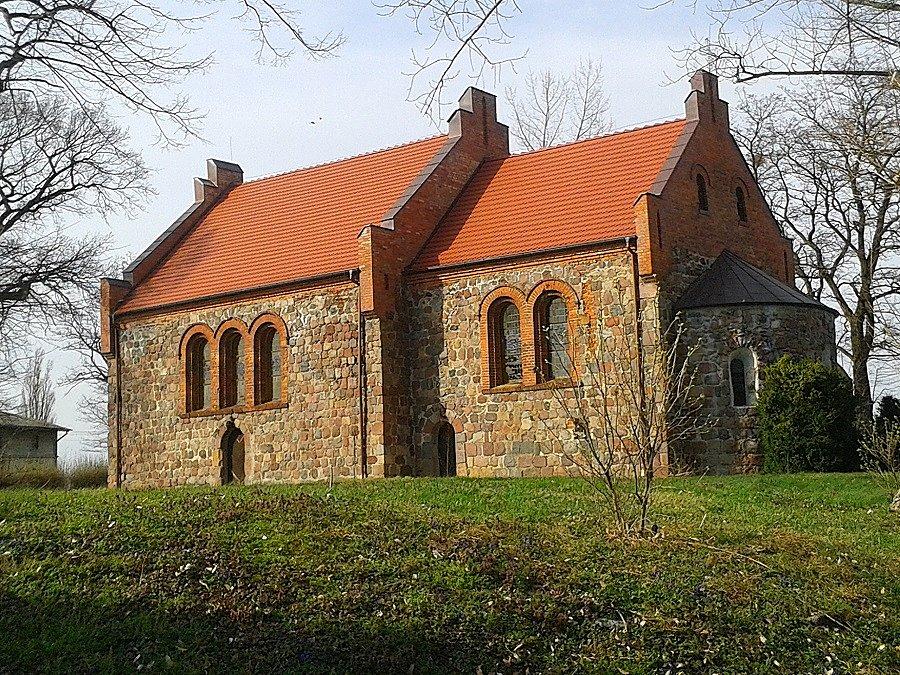 Kościół parafialny p.w. Najświętszego Serca Pana Jezusa w Gardnie