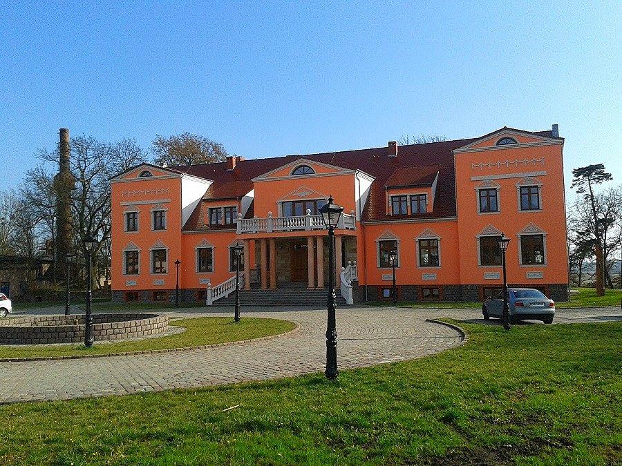 Glinna dwór z 1830 roku