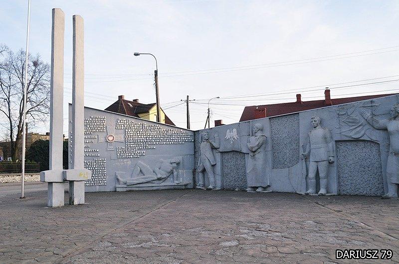 Lędziny - Pomnik weteranów Powstania Śląskiego rozstrzelanych przez hitlerowców