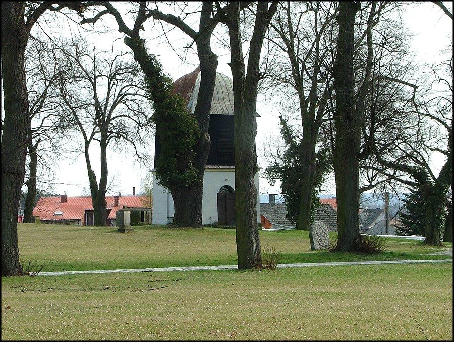 Park przykościelny w Sułowie