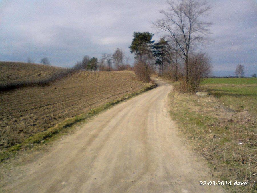 22-03-2014. Gdzieś na drodze szutrowej, podczas sobotniej wycieczki rowerowej z kolegą Damianem