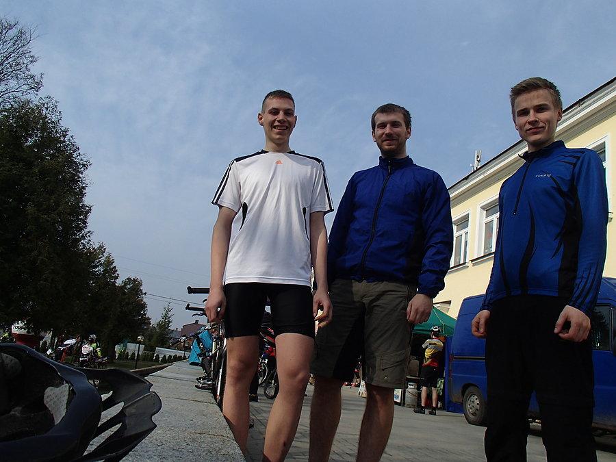 Ekipa przed startem maratonu w Mrozach