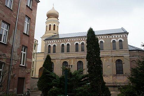 Świątynia znajduje się się przy ulicy Grzegorza Piramowicza 12 w Łodzi