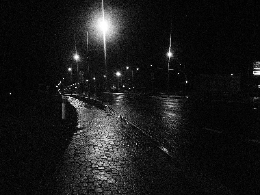 Nocna jazda w deszczu