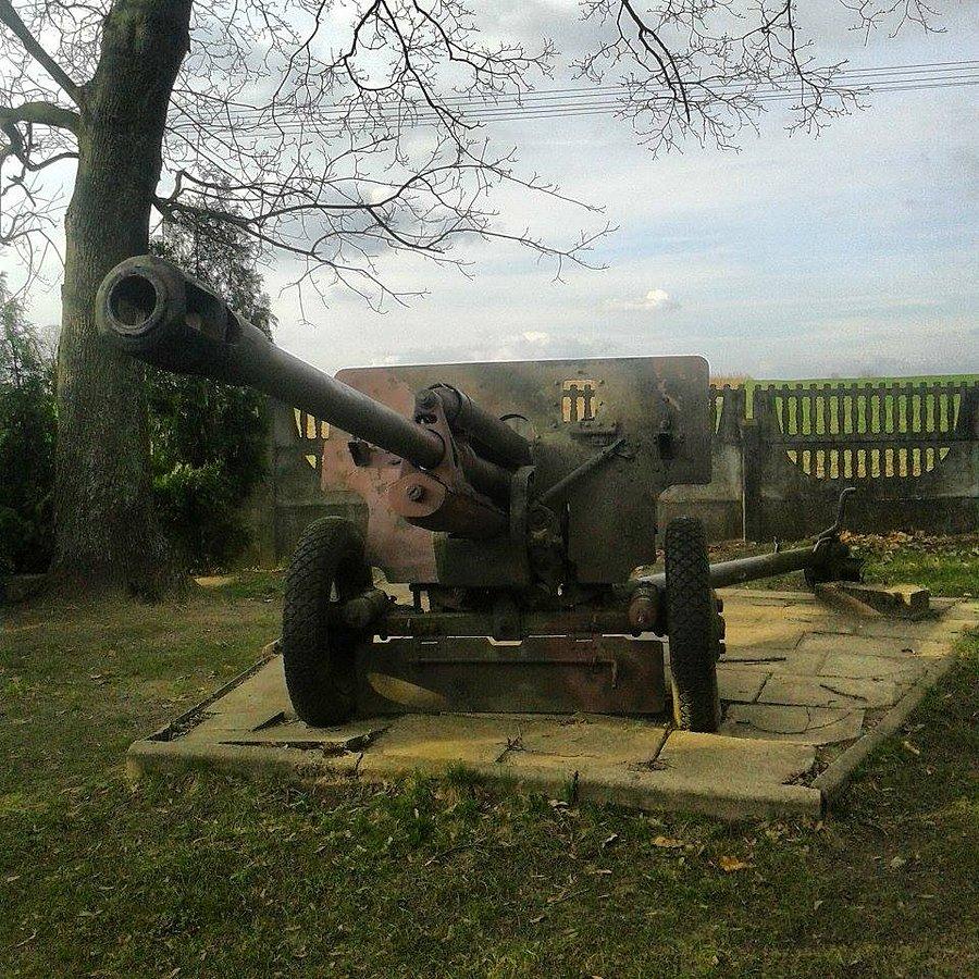 Armata czy też działo przy tej mogile (Strońsko)