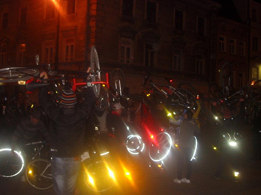 Masa Krytyczna w Lublinie. Zawody w dźwiganiu rowerów