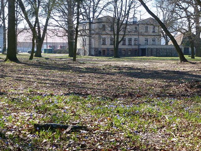 Pałac zbudowano w 1898 roku