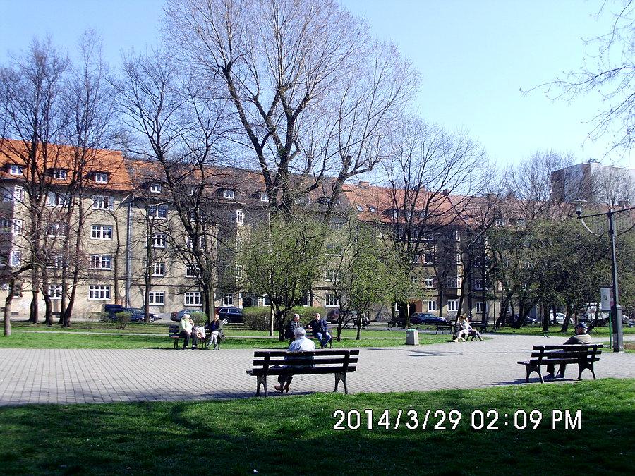 Charakterystyczna międzywojenna architektura poniemieckich miast - tutaj Plac Akademicki w Bytomiu