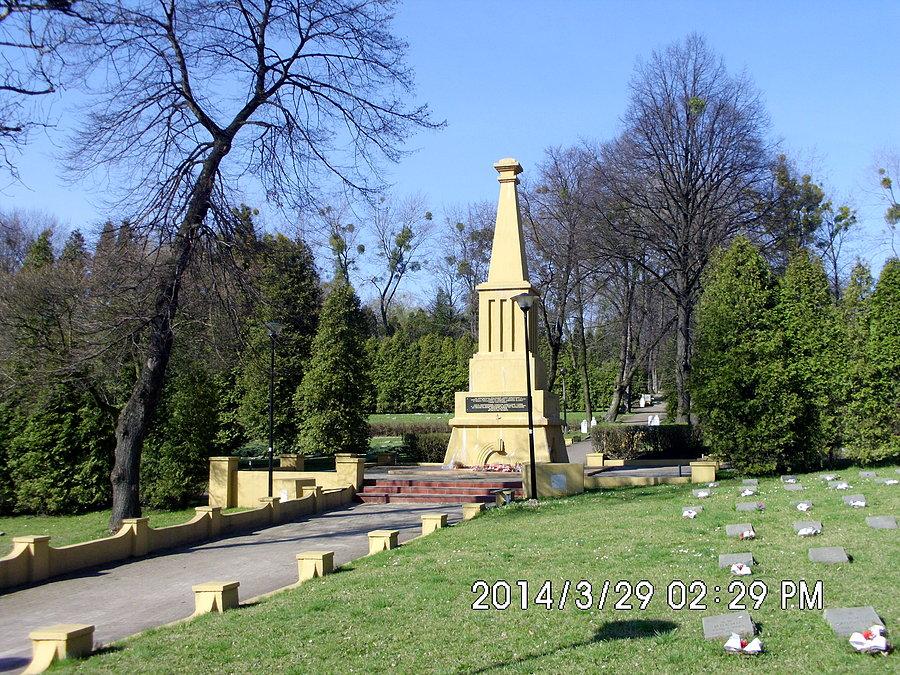 Kwatera żołnierzy sowieckich z czasów II wojny światowej na cmentarzu komunalnym w Bytomiu