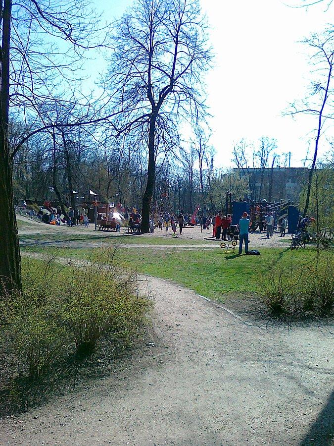 W parkach tłumy ludzi
