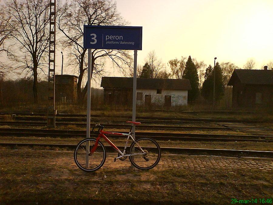 Stacja w Tuplicach. Syfiasto, ale i światowo. ;)