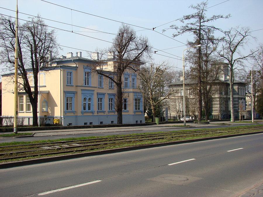 Budynki dawniej też należace do Pałacu Młodzieży
