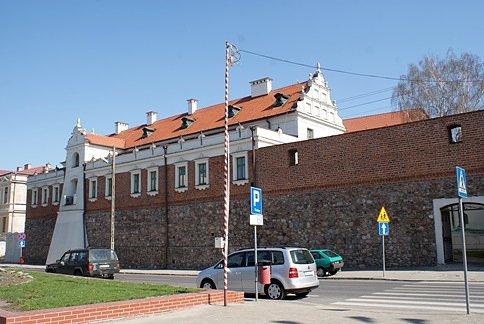 Na dalszym planie kościół Panien Dominikanek