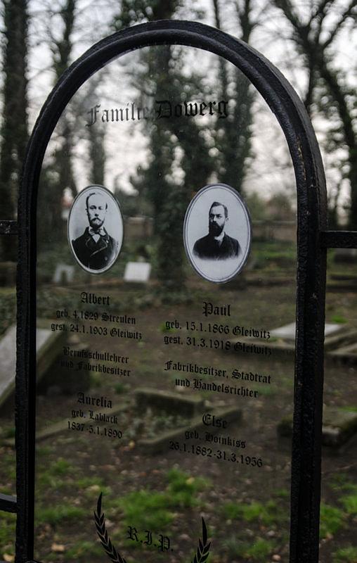 Niemniej widać, że coś się dzieje...niektóre pomniki już odnowione
