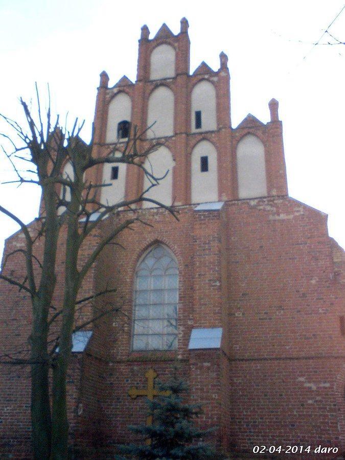 02-04-2014.Widok na tył Kościoła parafialnego Św. Stanisława BiM w Subkowach