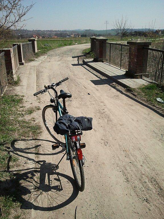 Koniec polnej ścieżki - mostek