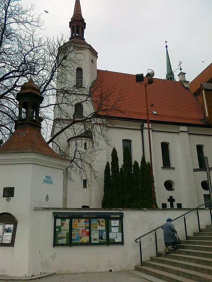 Fara została zbudowana jako przybudówka do tego koścółka