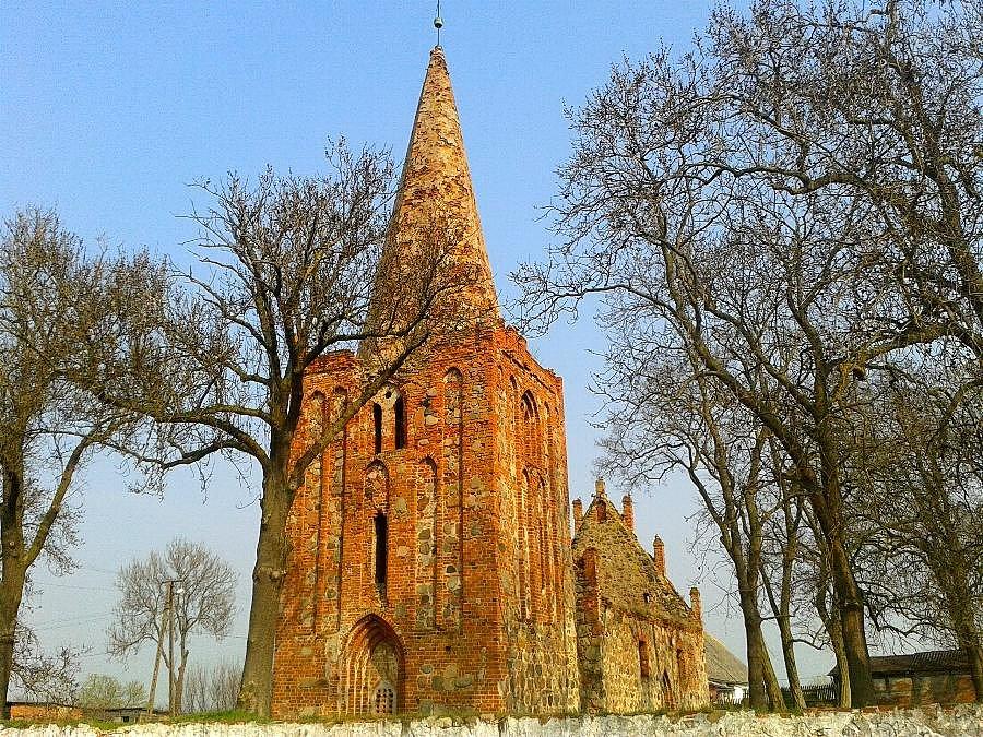 Ruina kościoła z XV/XVI w Płońsko