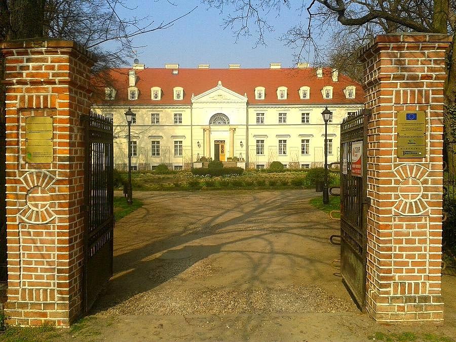 Pałac z XIX wieku w Przelewicach
