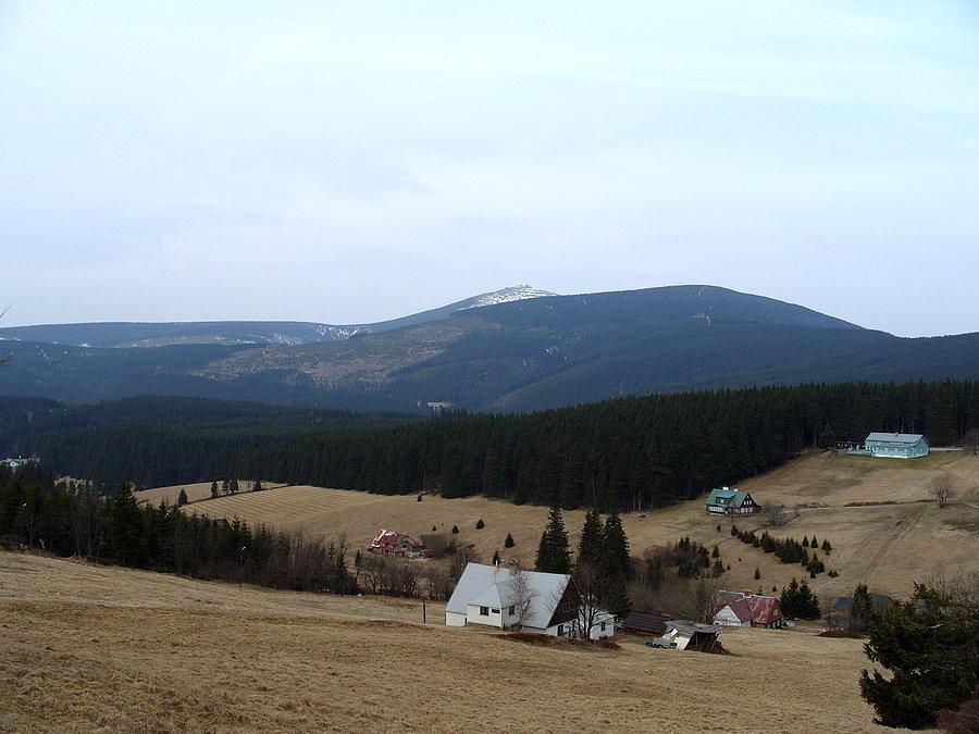 Kawałek od naszego domostwa ukazują się już pierwsze widoki na otaczający nas klimat