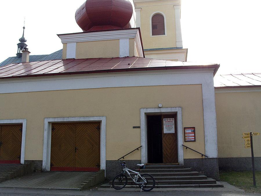 Wejście do klasztoru, musowo do środka zrobić parę zdjęć, tam gdzie wolno i tam gdzie zakazano ;)