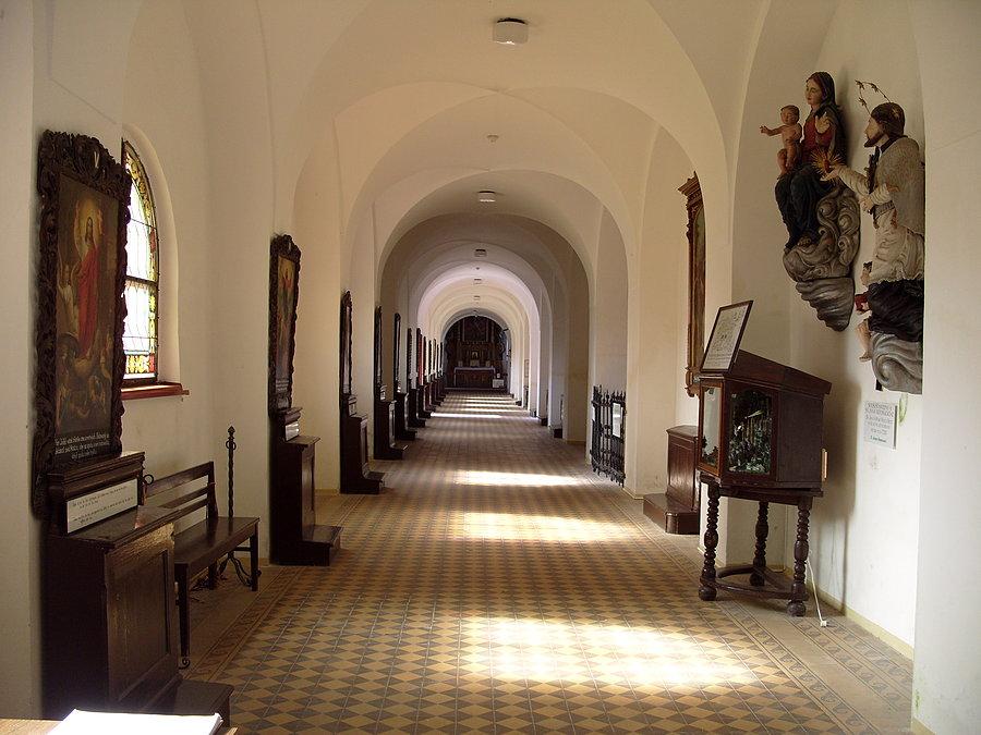 Główny hol prowadzący w stronę zakazaną, czyli otwarty tylko w niedzielę
