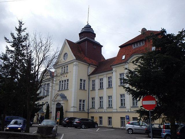 Plac Zamkowy - budynek Urzędu Miejskiego w Tucholi