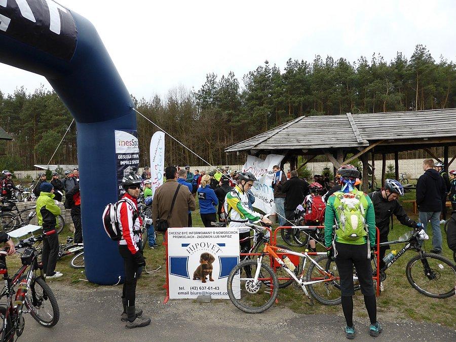 Zawodny gromadzą się przed startem