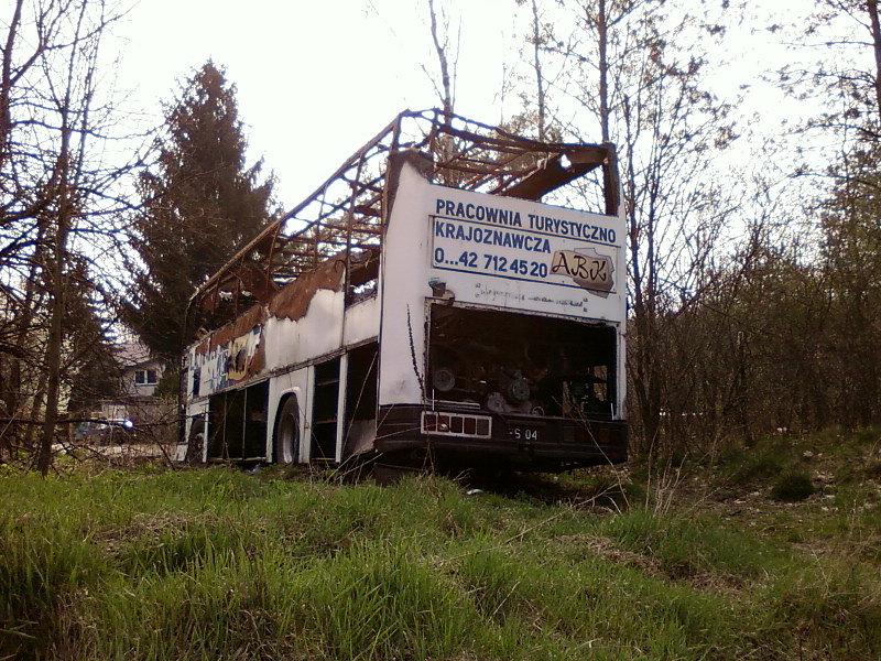 Spalony autokar koło Zgierza