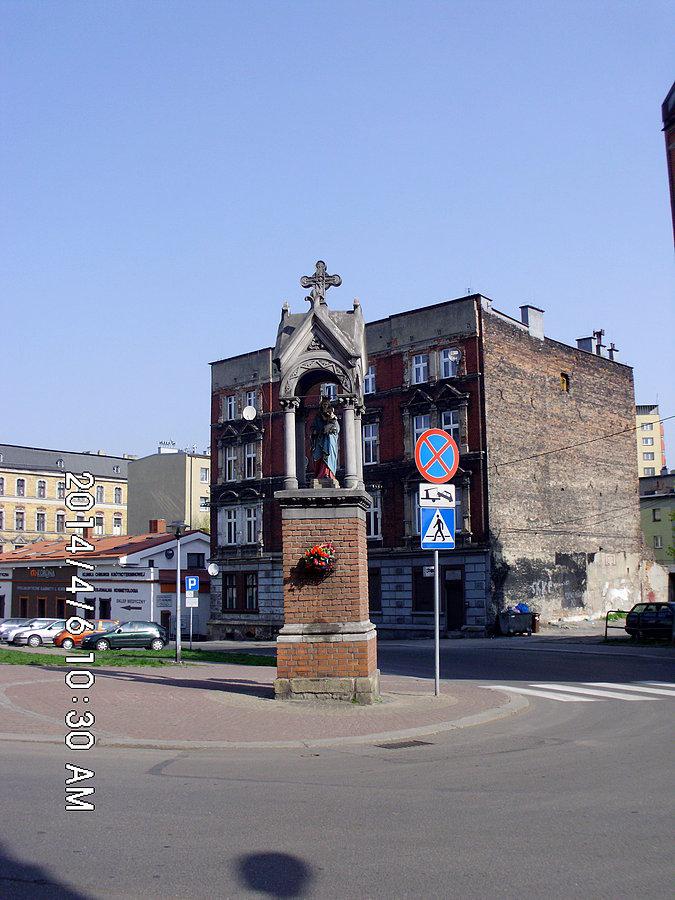 Figura Matki Bożej u zbiegu ulic Rycerskiej i Krakowskiej w Bytomiu