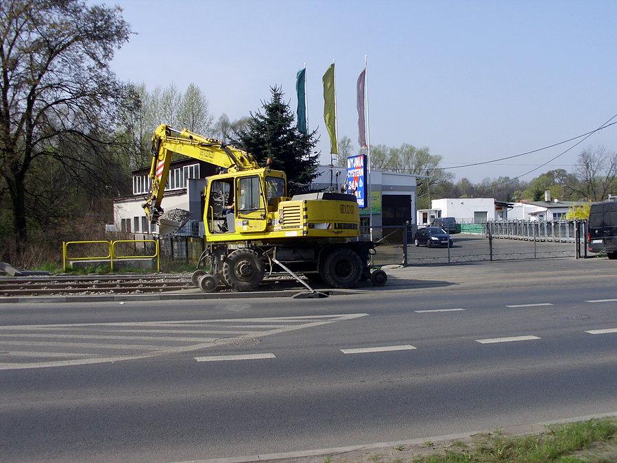 Budowa torowiska tramwajowego pomiędzy centrum Bytomia a dzielnica Łagiewniki. Szkoda, że SKANSKA jako wykonawca nie potrafi uszanować Dnia Pańskiego