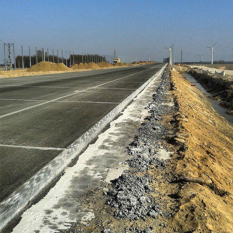 Świeżo wylany beton