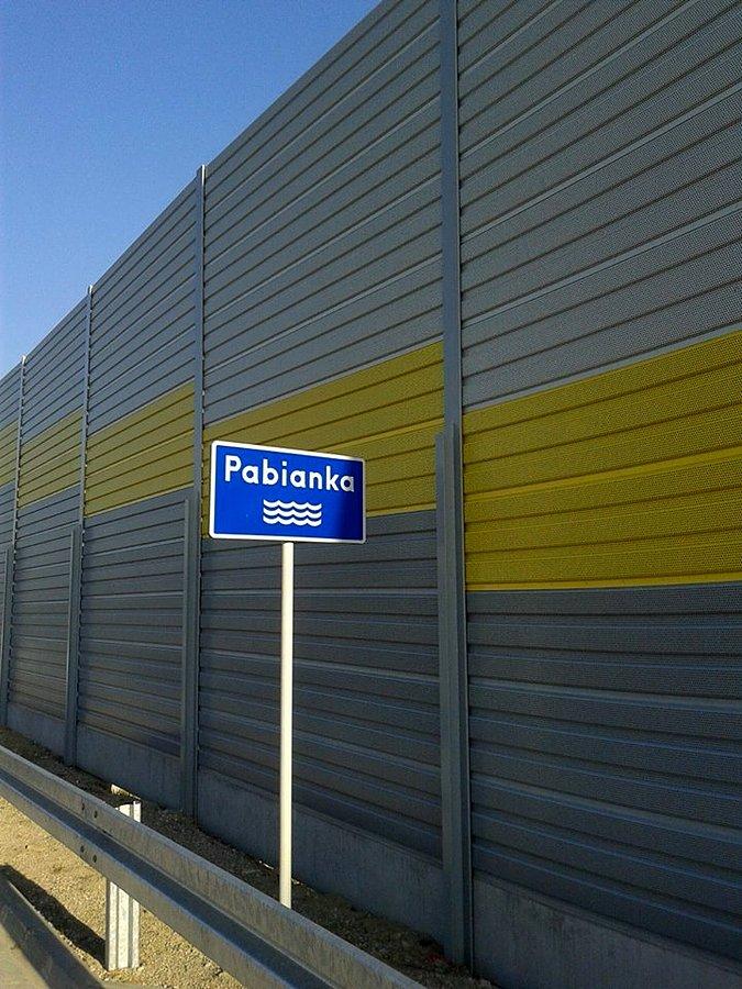 Gdzieś za tymi ekranami płynie sobie rzeczka Pabianka
