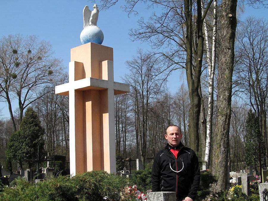 Pomnik powstańców na cmentarzu w Dobrej