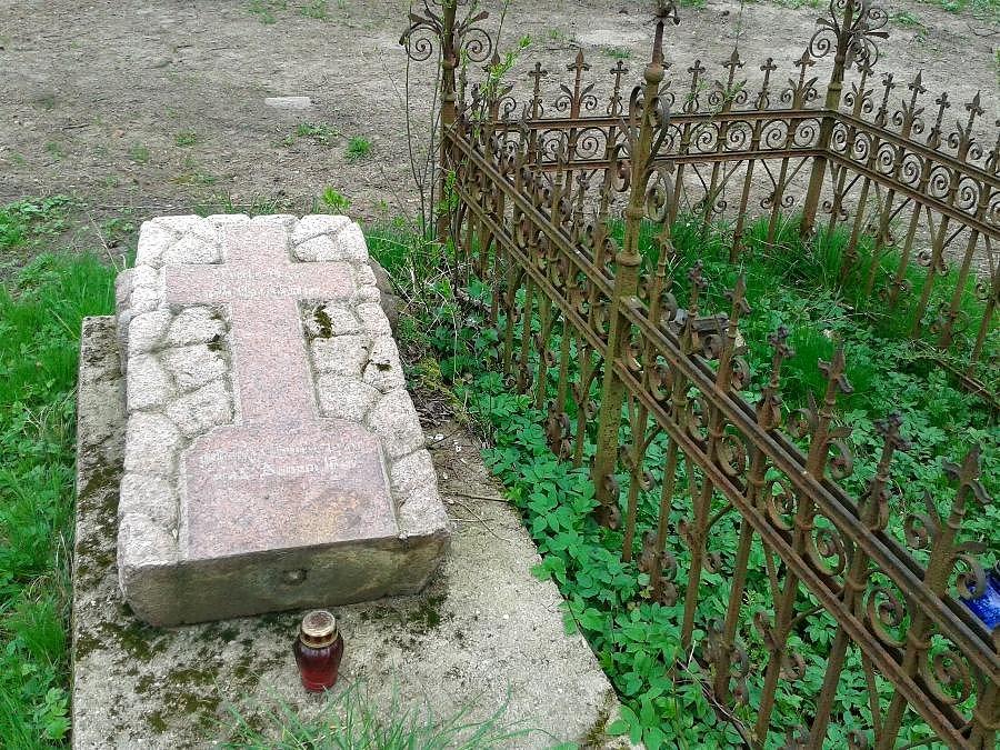 Kołowo - pozostałości grobów sprzed 1945 r