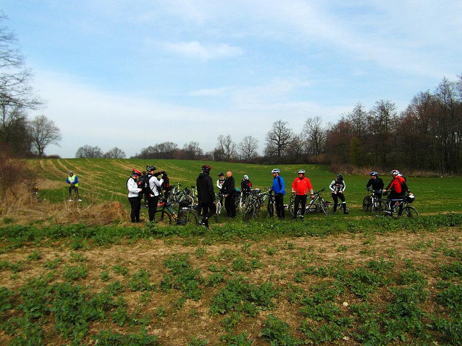 21 Rowerzystów wywiezionych w pole – ale obciach -…