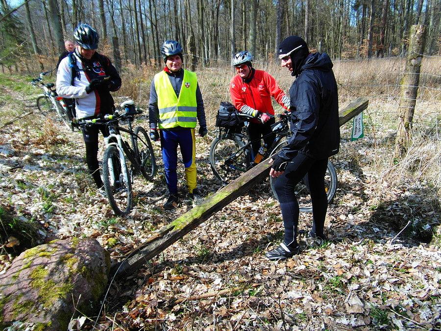 Noo tak jest – przecież to ten odwrócony napisem do ziemi