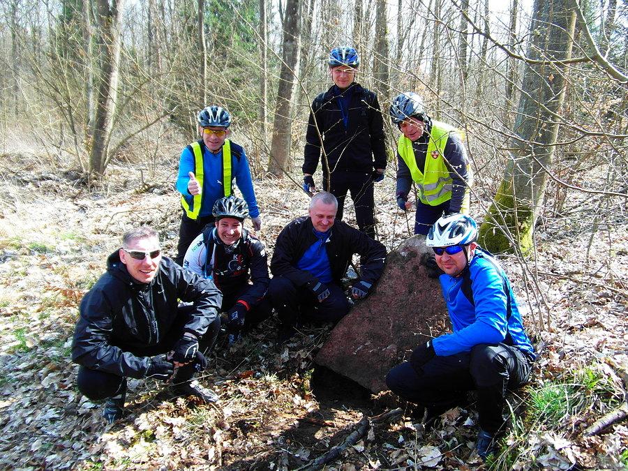 Grupa Rowerzystów, która przyczyniła się do podniesienia kamienia nr 12