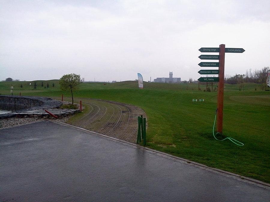 Pola golfowe na zrekultywowanych hałdach kopalnianych