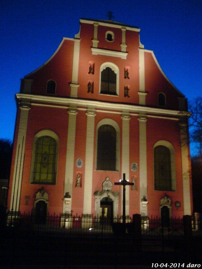 10-04-2014. Wieczorne zdjęcie kościoła pw. Św. Ignacego Loyoli, przy Trakcie Św.Wojciecha w Gdańsku. Podczas powrotu z Gdańska do Tczewa na rowerze