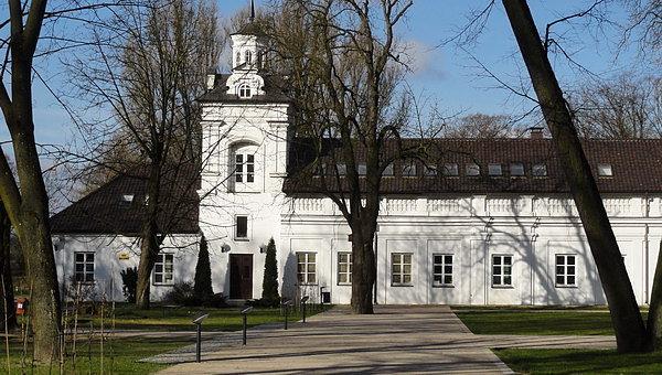 Biała Podlaska. Oficyna Zachodnia w Parku Radziwiłłów