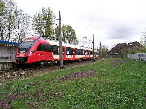 Długie lata był to przystanek Warszawa Wola, miałem okazję być jednym z pierwszych pasażerów korzystających z tego przystanku, obecnie znanego jako Warszawa Zachodnia peron 8